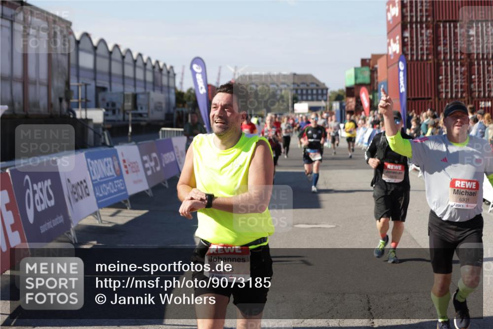 03.10.2025 - Köhlbrandbrückenlauf Jannik Wohlers http://msf.ph/oto/9073185 03.10.2025 13:15:52 Ziel 4374, 4548, 4604, 4677, 4805, 4833, 4885, 5800, 5801, 5867, 5868, 5879, 6112, 6301, 6445, 6507, 6536 meine-sportfotos.de