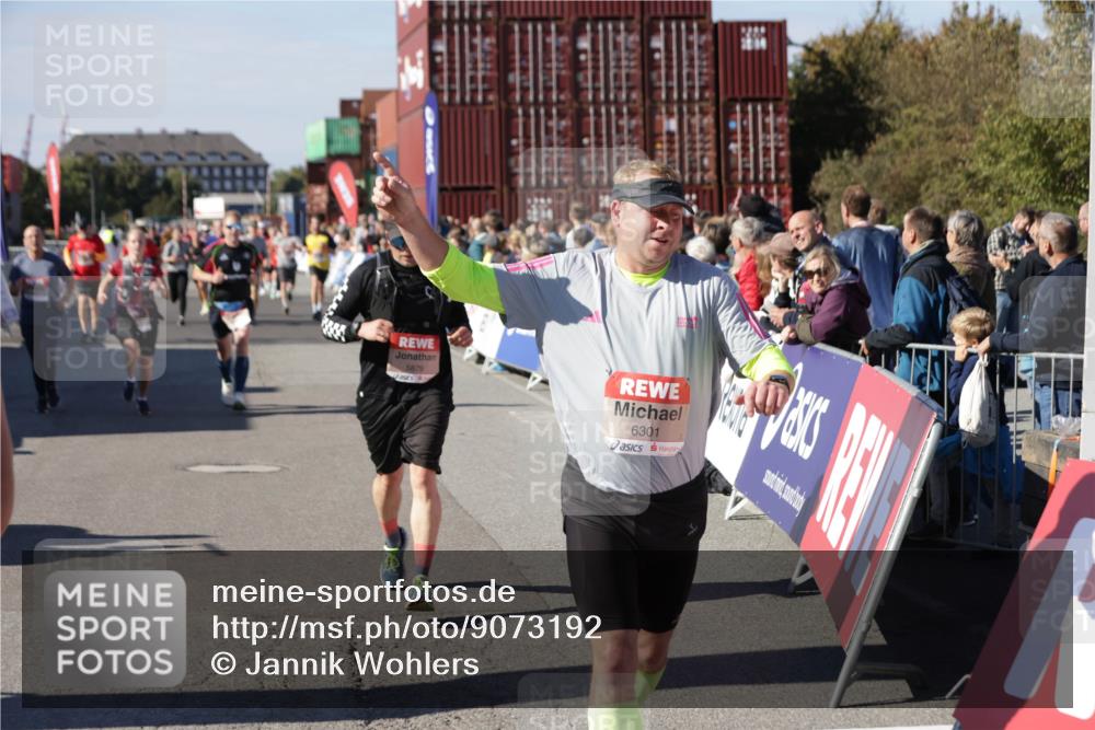 03.10.2025 - Köhlbrandbrückenlauf Jannik Wohlers http://msf.ph/oto/9073192 03.10.2025 13:15:52 Ziel 4374, 4548, 4604, 4677, 4805, 4833, 4885, 5800, 5801, 5867, 5868, 5879, 6112, 6301, 6445, 6507, 6536 meine-sportfotos.de
