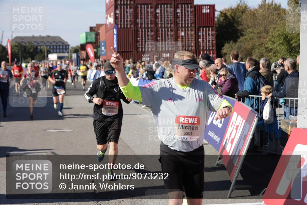 03.10.2025 - Köhlbrandbrückenlauf Jannik Wohlers http://msf.ph/oto/9073232 03.10.2025 13:15:53 Ziel 4374, 4548, 4677, 4805, 4833, 4885, 5022, 5023, 5800, 5801, 5867, 5868, 5879, 6112, 6271, 6301, 6445, 6507, 6536 meine-sportfotos.de