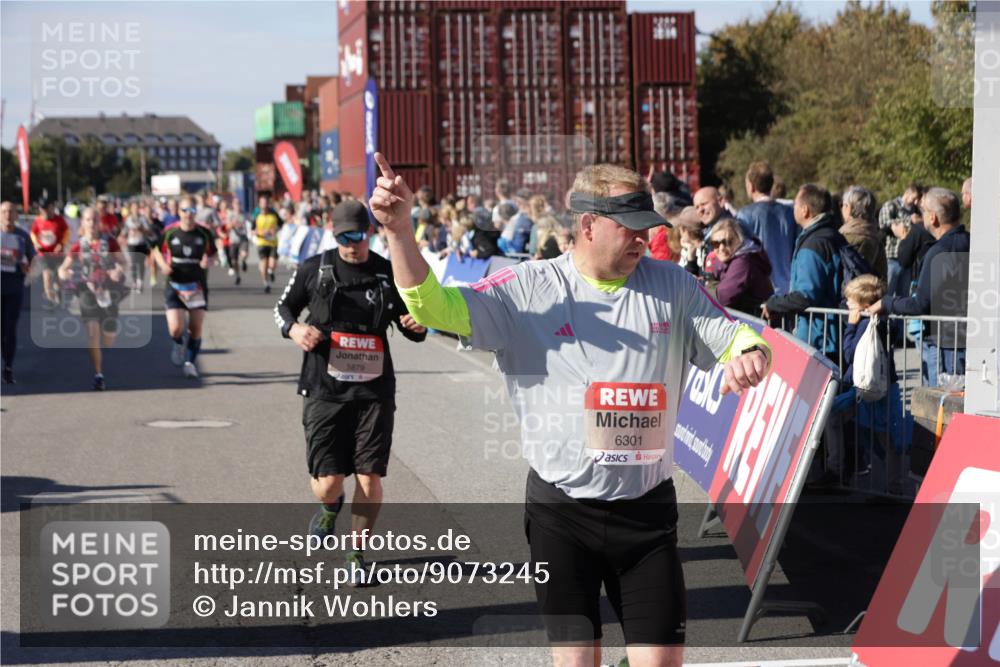 03.10.2025 - Köhlbrandbrückenlauf Jannik Wohlers http://msf.ph/oto/9073245 03.10.2025 13:15:53 Ziel 4374, 4548, 4677, 4805, 4833, 4885, 5022, 5023, 5800, 5801, 5867, 5868, 5879, 6112, 6271, 6301, 6445, 6507, 6536 meine-sportfotos.de