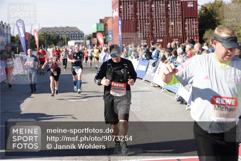 03.10.2025 - Köhlbrandbrückenlauf Jannik Wohlers http://msf.ph/oto/9073254 03.10.2025 13:15:53 Ziel 4374, 4548, 4677, 4805, 4833, 4885, 5022, 5023, 5800, 5801, 5867, 5868, 5879, 6112, 6271, 6301, 6445, 6507, 6536 meine-sportfotos.de