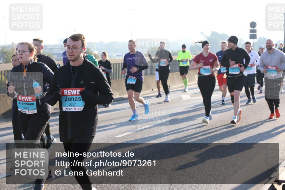 03.10.2025 - Köhlbrandbrückenlauf Lena Gebhardt http://msf.ph/oto/9073261 03.10.2025 09:24:58 Position 1 1825, 3557 meine-sportfotos.de