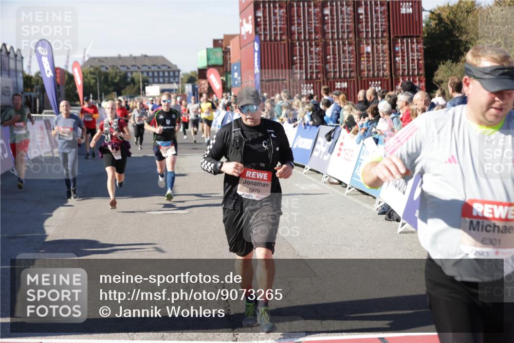 03.10.2025 - Köhlbrandbrückenlauf Jannik Wohlers http://msf.ph/oto/9073265 03.10.2025 13:15:53 Ziel 4374, 4548, 4677, 4805, 4833, 4885, 5022, 5023, 5800, 5801, 5867, 5868, 5879, 6112, 6271, 6301, 6445, 6507, 6536 meine-sportfotos.de