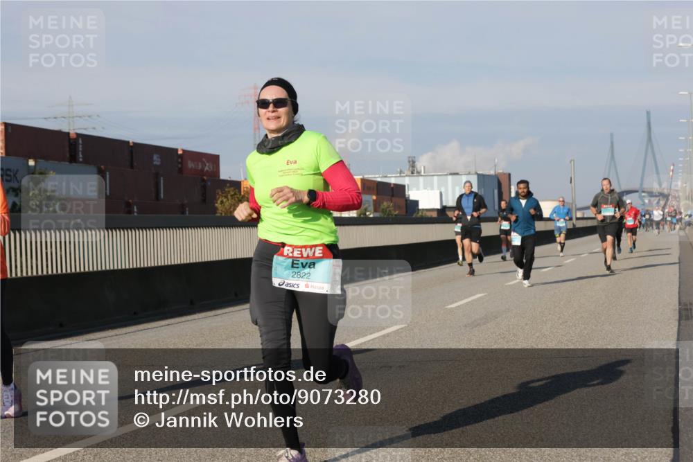 03.10.2025 - Köhlbrandbrückenlauf Jannik Wohlers http://msf.ph/oto/9073280 03.10.2025 09:50:27 Position 3 2822 meine-sportfotos.de