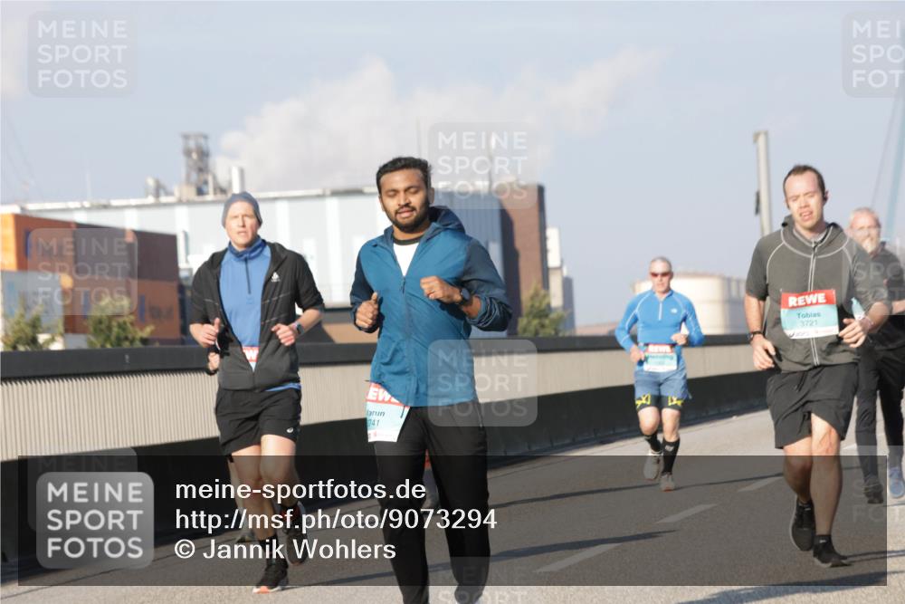 03.10.2025 - Köhlbrandbrückenlauf Jannik Wohlers http://msf.ph/oto/9073294 03.10.2025 09:50:28 Position 3 741, 3721 meine-sportfotos.de