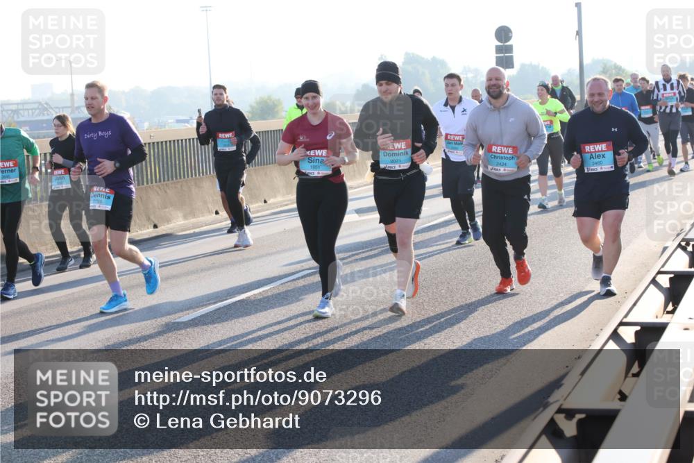 03.10.2025 - Köhlbrandbrückenlauf Lena Gebhardt http://msf.ph/oto/9073296 03.10.2025 09:24:59 Position 1 2269, 1951, 2071, 2424, 2460 meine-sportfotos.de