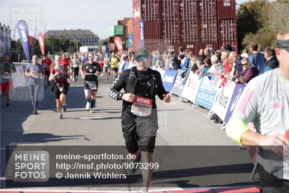 03.10.2025 - Köhlbrandbrückenlauf Jannik Wohlers http://msf.ph/oto/9073299 03.10.2025 13:15:53 Ziel 4374, 4548, 4677, 4805, 4833, 4885, 5022, 5023, 5800, 5801, 5867, 5868, 5879, 6112, 6271, 6301, 6445, 6507, 6536 meine-sportfotos.de