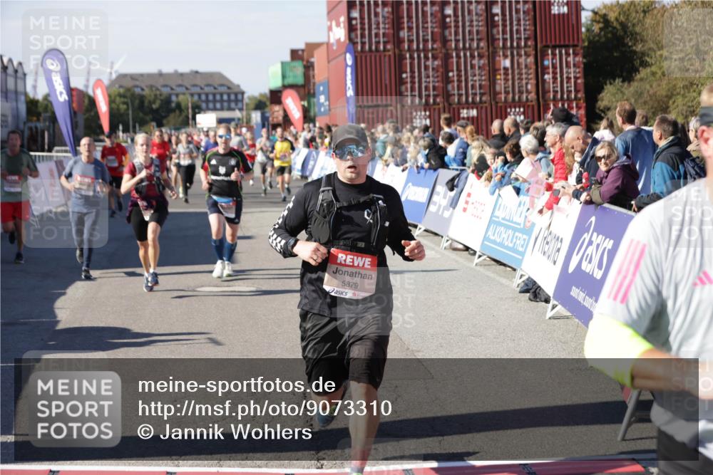 03.10.2025 - Köhlbrandbrückenlauf Jannik Wohlers http://msf.ph/oto/9073310 03.10.2025 13:15:53 Ziel 4374, 4548, 4677, 4805, 4833, 4885, 5022, 5023, 5800, 5801, 5867, 5868, 5879, 6112, 6271, 6301, 6445, 6507, 6536 meine-sportfotos.de