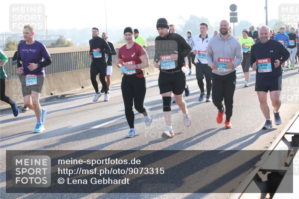 03.10.2025 - Köhlbrandbrückenlauf Lena Gebhardt http://msf.ph/oto/9073315 03.10.2025 09:24:59 Position 1 2269, 1957, 2071, 2424, 2460 meine-sportfotos.de