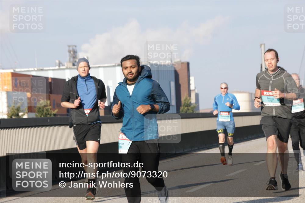 03.10.2025 - Köhlbrandbrückenlauf Jannik Wohlers http://msf.ph/oto/9073320 03.10.2025 09:50:28 Position 3 741, 3721, 6 meine-sportfotos.de