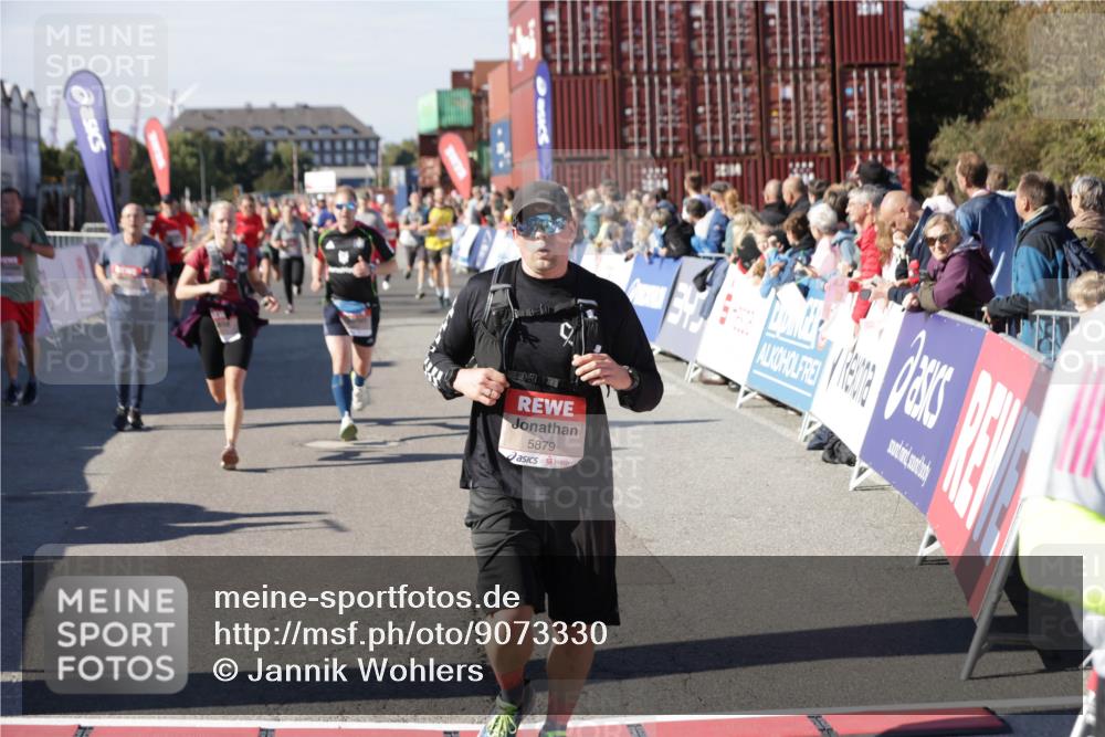 03.10.2025 - Köhlbrandbrückenlauf Jannik Wohlers http://msf.ph/oto/9073330 03.10.2025 13:15:53 Ziel 4374, 4548, 4677, 4805, 4833, 4885, 5022, 5023, 5800, 5801, 5867, 5868, 5879, 6112, 6271, 6301, 6445, 6507, 6536 meine-sportfotos.de