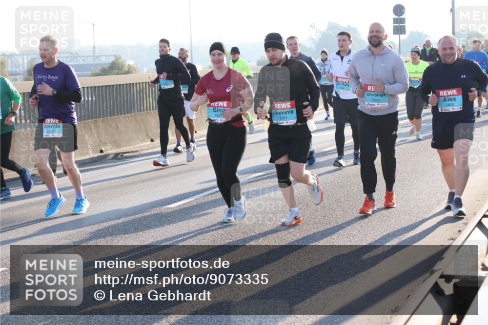 03.10.2025 - Köhlbrandbrückenlauf Lena Gebhardt http://msf.ph/oto/9073335 03.10.2025 09:24:59 Position 1 2269, 1951, 2071, 2930, 2424, 2460, 1 meine-sportfotos.de