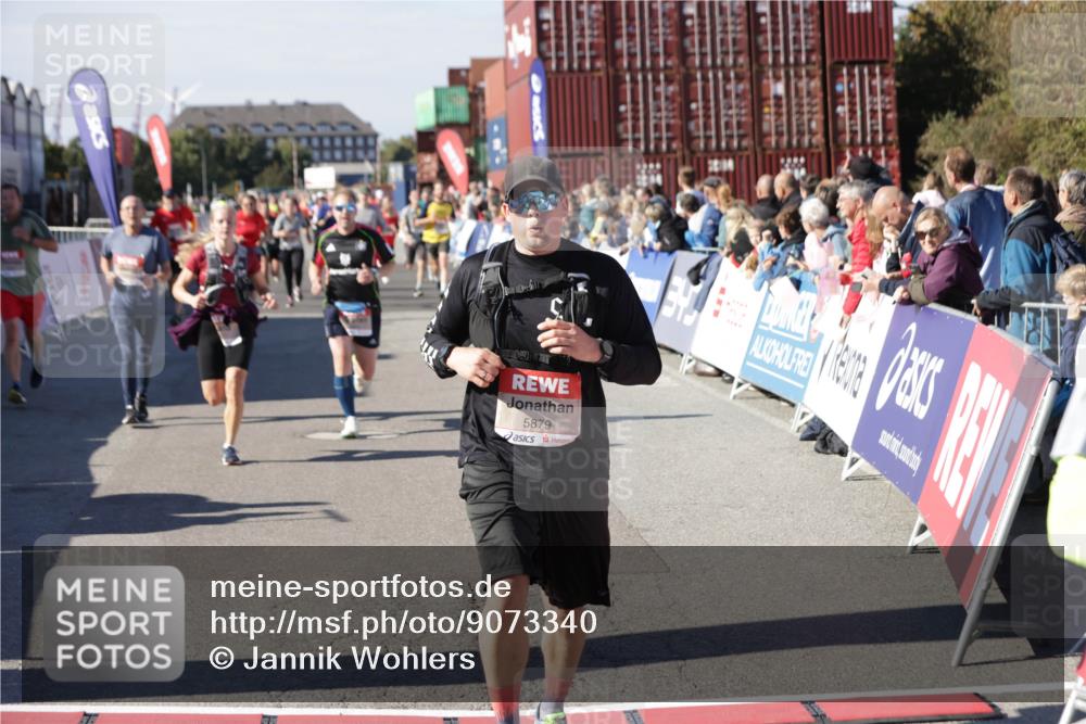 03.10.2025 - Köhlbrandbrückenlauf Jannik Wohlers http://msf.ph/oto/9073340 03.10.2025 13:15:54 Ziel 4374, 4548, 4677, 4805, 4833, 4885, 5022, 5023, 5217, 5800, 5801, 5867, 5868, 5879, 6270, 6271, 6301, 6445, 6507, 6536 meine-sportfotos.de