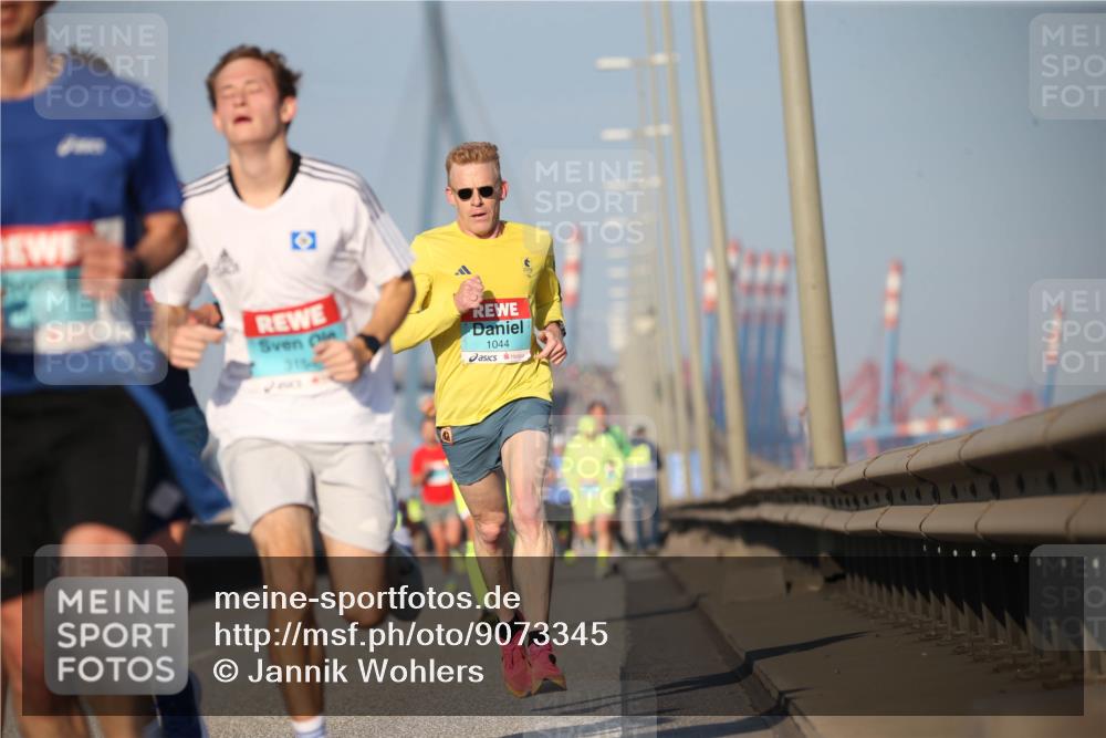 03.10.2025 - Köhlbrandbrückenlauf Jannik Wohlers http://msf.ph/oto/9073345 03.10.2025 09:39:19 Position 3 3154, 1044 meine-sportfotos.de