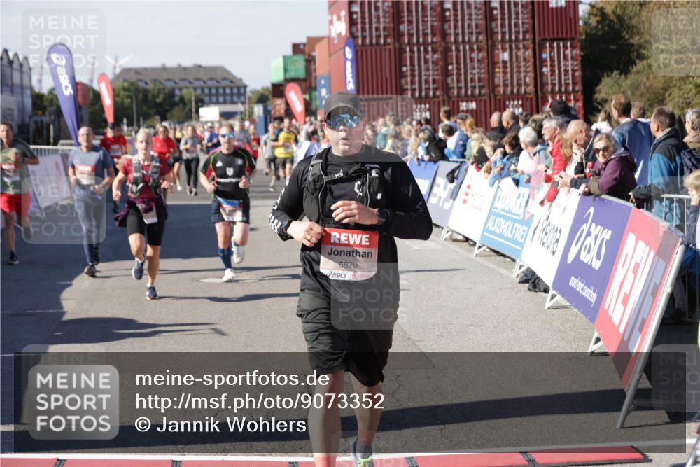 03.10.2025 - Köhlbrandbrückenlauf Jannik Wohlers http://msf.ph/oto/9073352 03.10.2025 13:15:54 Ziel 4374, 4548, 4677, 4805, 4833, 4885, 5022, 5023, 5217, 5800, 5801, 5867, 5868, 5879, 6270, 6271, 6301, 6445, 6507, 6536 meine-sportfotos.de