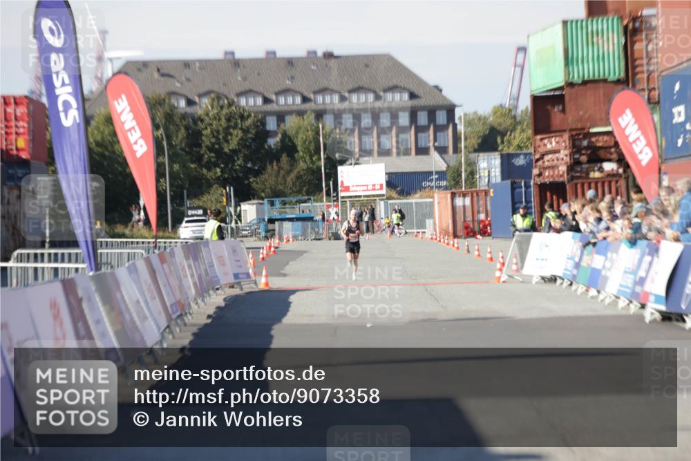 03.10.2025 - Köhlbrandbrückenlauf Jannik Wohlers http://msf.ph/oto/9073358 03.10.2025 12:44:40 Ziel  meine-sportfotos.de