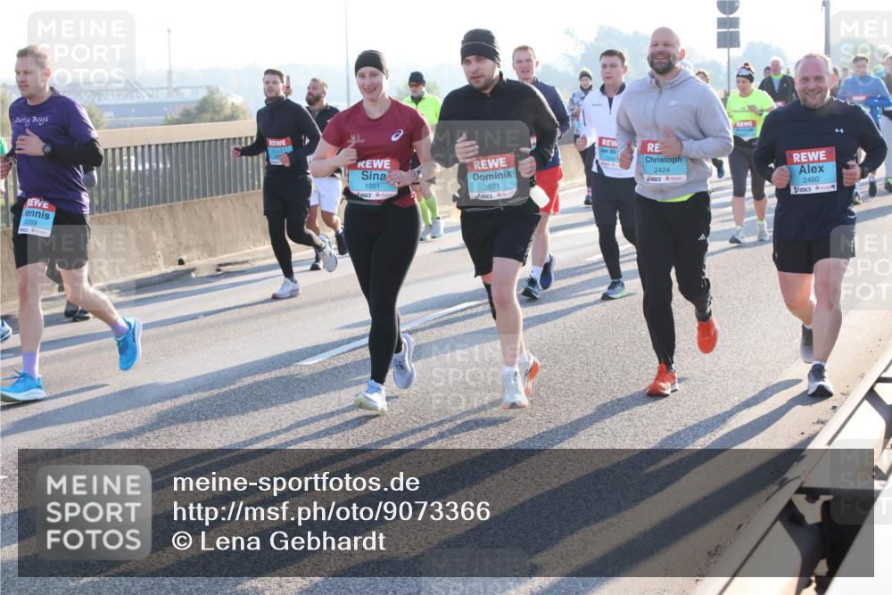 03.10.2025 - Köhlbrandbrückenlauf Lena Gebhardt http://msf.ph/oto/9073366 03.10.2025 09:24:59 Position 1 2269, 1951, 2071, 2930, 2424, 2460 meine-sportfotos.de