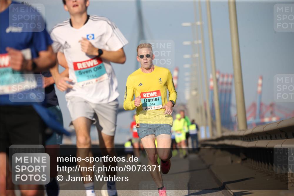 03.10.2025 - Köhlbrandbrückenlauf Jannik Wohlers http://msf.ph/oto/9073371 03.10.2025 09:39:20 Position 3 14, 3154, 1044 meine-sportfotos.de