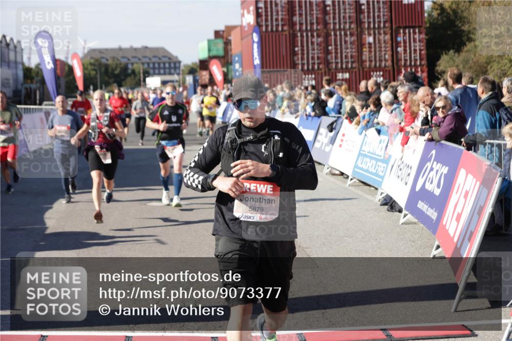 03.10.2025 - Köhlbrandbrückenlauf Jannik Wohlers http://msf.ph/oto/9073377 03.10.2025 13:15:54 Ziel 4374, 4548, 4677, 4805, 4833, 4885, 5022, 5023, 5217, 5800, 5801, 5867, 5868, 5879, 6270, 6271, 6301, 6445, 6507, 6536 meine-sportfotos.de