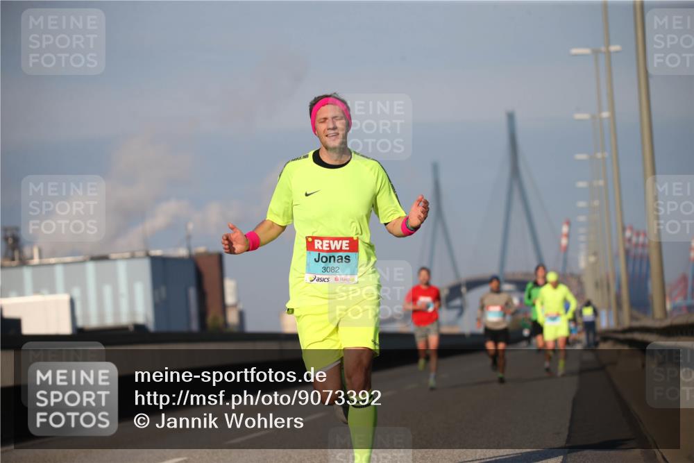 03.10.2025 - Köhlbrandbrückenlauf Jannik Wohlers http://msf.ph/oto/9073392 03.10.2025 09:39:27 Position 3 5, 3082 meine-sportfotos.de