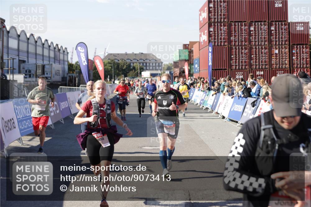 03.10.2025 - Köhlbrandbrückenlauf Jannik Wohlers http://msf.ph/oto/9073413 03.10.2025 13:15:55 Ziel 4374, 4495, 4548, 4677, 4805, 4833, 4885, 5022, 5023, 5217, 5800, 5801, 5867, 5868, 5879, 6270, 6271, 6301, 6445, 6507, 6536 meine-sportfotos.de