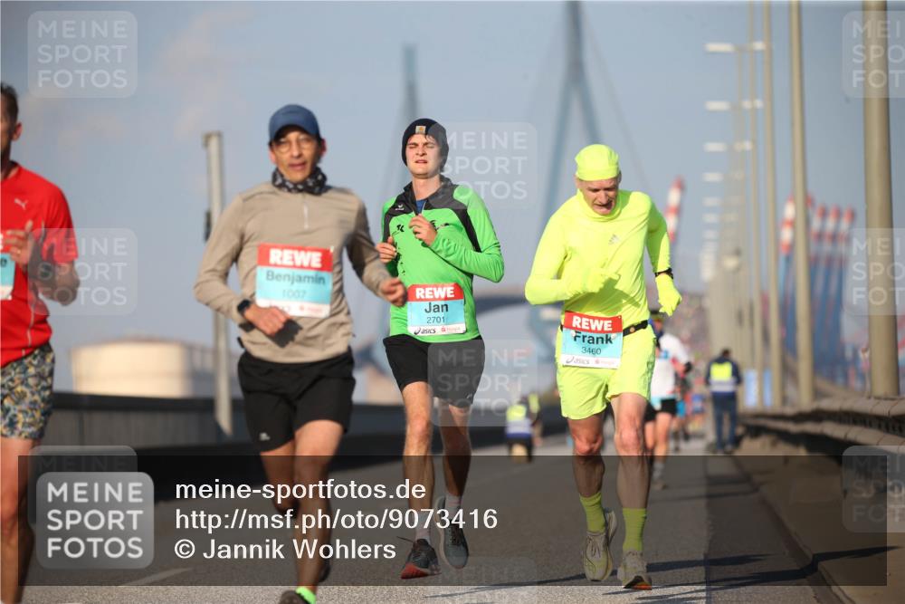 03.10.2025 - Köhlbrandbrückenlauf Jannik Wohlers http://msf.ph/oto/9073416 03.10.2025 09:39:33 Position 3 1007, 2701, 3460 meine-sportfotos.de
