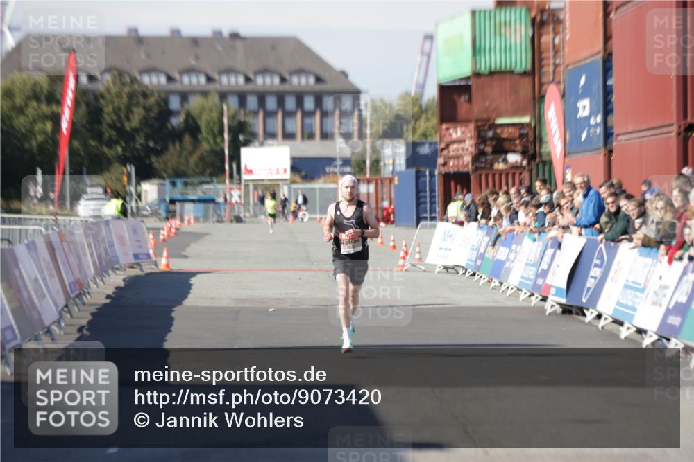 03.10.2025 - Köhlbrandbrückenlauf Jannik Wohlers http://msf.ph/oto/9073420 03.10.2025 12:44:51 Ziel 6610 meine-sportfotos.de
