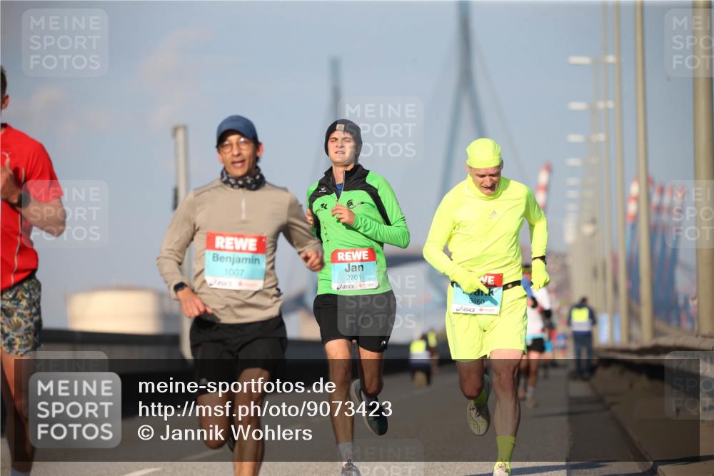 03.10.2025 - Köhlbrandbrückenlauf Jannik Wohlers http://msf.ph/oto/9073423 03.10.2025 09:39:33 Position 3 1007, 2701, 3460 meine-sportfotos.de