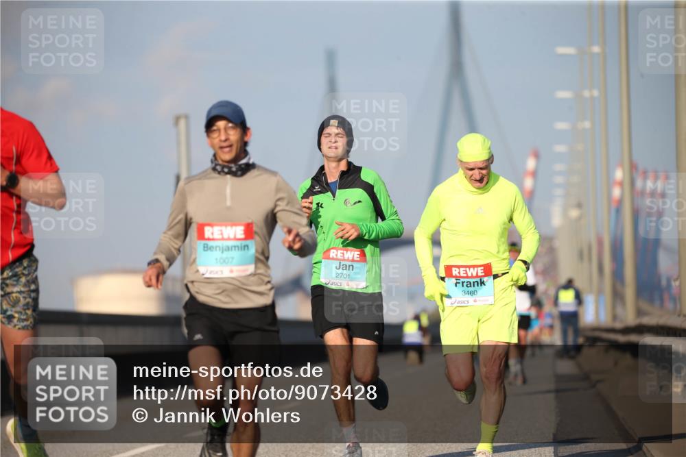 03.10.2025 - Köhlbrandbrückenlauf Jannik Wohlers http://msf.ph/oto/9073428 03.10.2025 09:39:33 Position 3 1007, 2701, 3460 meine-sportfotos.de