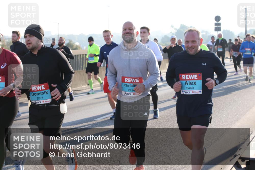03.10.2025 - Köhlbrandbrückenlauf Lena Gebhardt http://msf.ph/oto/9073446 03.10.2025 09:25:01 Position 1 2071, 2424, 2460 meine-sportfotos.de