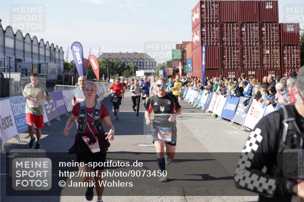 03.10.2025 - Köhlbrandbrückenlauf Jannik Wohlers http://msf.ph/oto/9073450 03.10.2025 13:15:55 Ziel 4374, 4495, 4548, 4677, 4805, 4833, 4885, 5022, 5023, 5217, 5800, 5801, 5867, 5868, 5879, 6270, 6271, 6301, 6445, 6507, 6536 meine-sportfotos.de