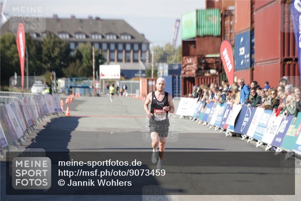 03.10.2025 - Köhlbrandbrückenlauf Jannik Wohlers http://msf.ph/oto/9073459 03.10.2025 12:44:52 Ziel 6610 meine-sportfotos.de
