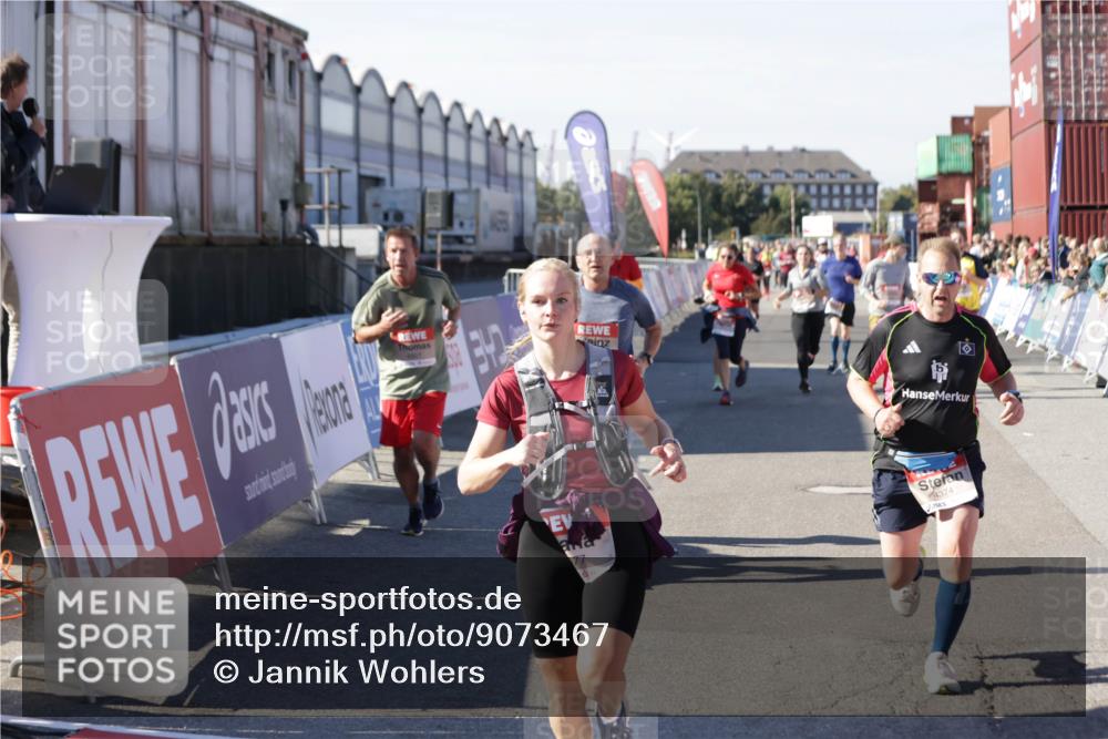 03.10.2025 - Köhlbrandbrückenlauf Jannik Wohlers http://msf.ph/oto/9073467 03.10.2025 13:15:55 Ziel 4374, 4495, 4548, 4677, 4805, 4833, 4885, 5022, 5023, 5217, 5800, 5801, 5867, 5868, 5879, 6270, 6271, 6301, 6445, 6507, 6536 meine-sportfotos.de