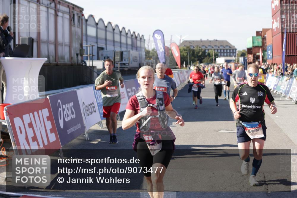 03.10.2025 - Köhlbrandbrückenlauf Jannik Wohlers http://msf.ph/oto/9073477 03.10.2025 13:15:55 Ziel 4374, 4495, 4548, 4677, 4805, 4833, 4885, 5022, 5023, 5217, 5800, 5801, 5867, 5868, 5879, 6270, 6271, 6301, 6445, 6507, 6536 meine-sportfotos.de