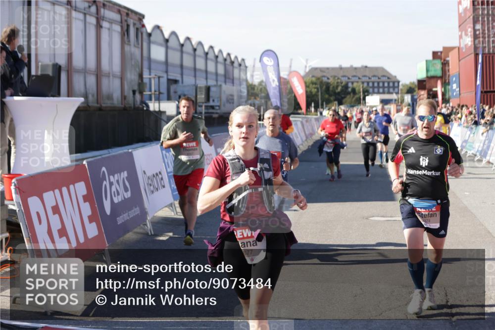 03.10.2025 - Köhlbrandbrückenlauf Jannik Wohlers http://msf.ph/oto/9073484 03.10.2025 13:15:55 Ziel 4374, 4495, 4548, 4677, 4805, 4833, 4885, 5022, 5023, 5217, 5800, 5801, 5867, 5868, 5879, 6270, 6271, 6301, 6445, 6507, 6536 meine-sportfotos.de