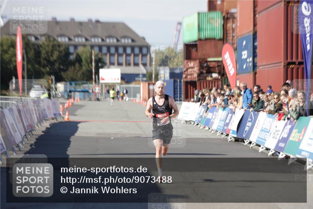 03.10.2025 - Köhlbrandbrückenlauf Jannik Wohlers http://msf.ph/oto/9073488 03.10.2025 12:44:53 Ziel 6610 meine-sportfotos.de