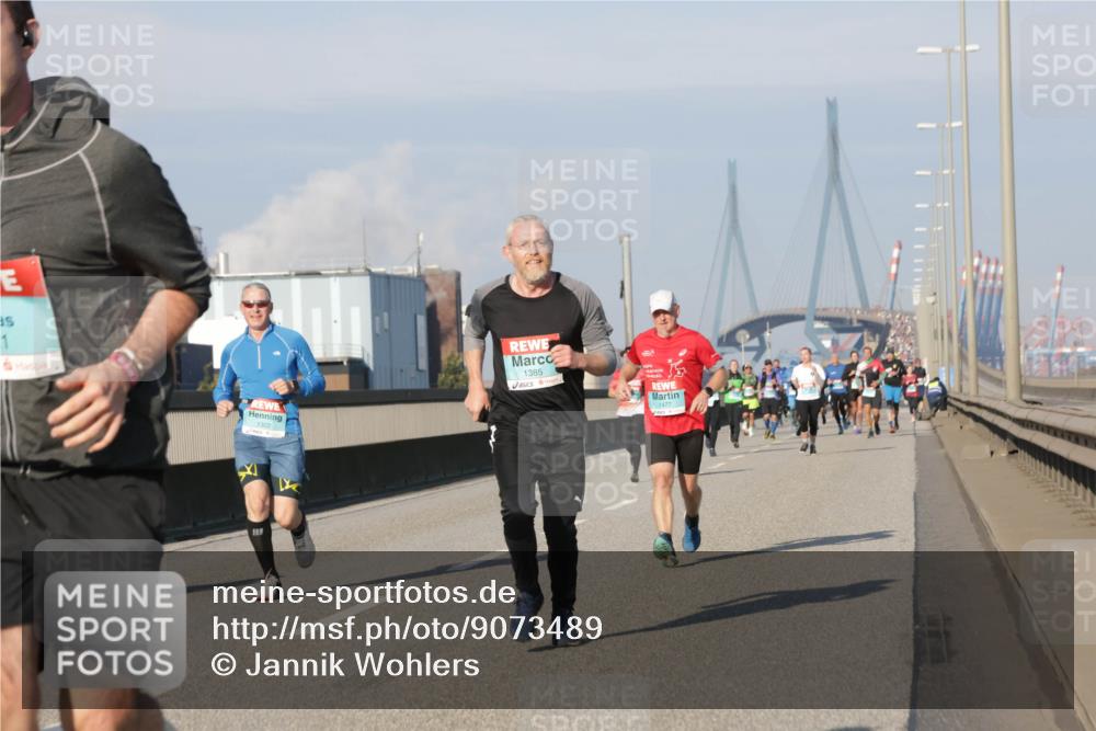 03.10.2025 - Köhlbrandbrückenlauf Jannik Wohlers http://msf.ph/oto/9073489 03.10.2025 09:50:33 Position 3 1, 1302, 1385, 1477, 1 meine-sportfotos.de