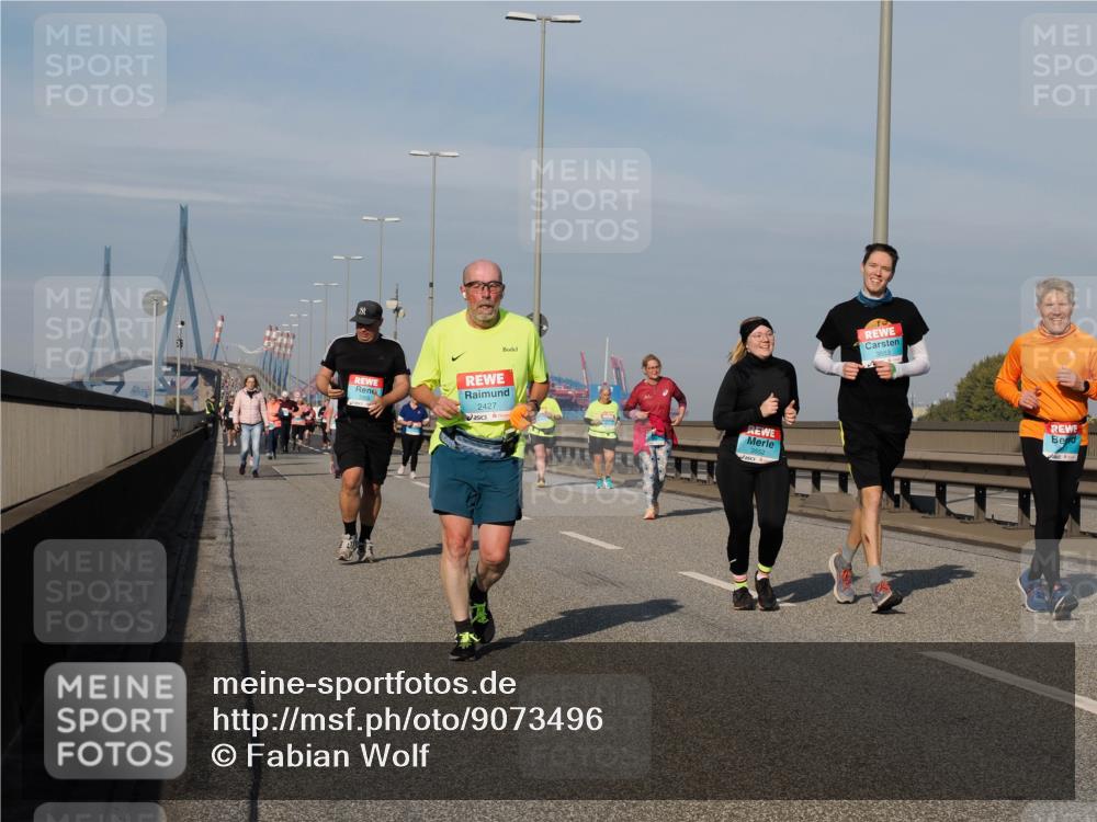 03.10.2025 - Köhlbrandbrückenlauf Fabian Wolf http://msf.ph/oto/9073496 03.10.2025 10:13:56 Position 3 2427, 3552, 3553 meine-sportfotos.de