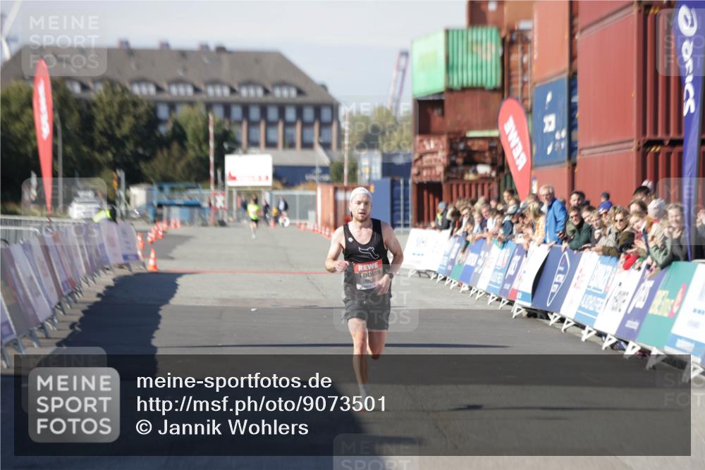 03.10.2025 - Köhlbrandbrückenlauf Jannik Wohlers http://msf.ph/oto/9073501 03.10.2025 12:44:53 Ziel 6610 meine-sportfotos.de