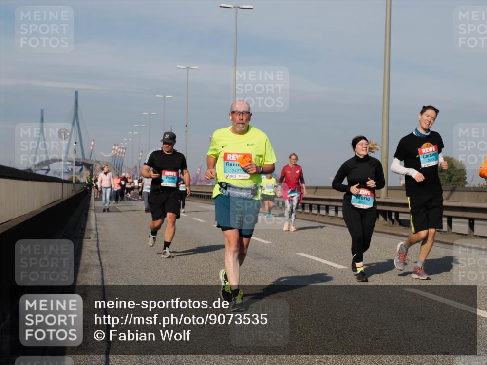 03.10.2025 - Köhlbrandbrückenlauf Fabian Wolf http://msf.ph/oto/9073535 03.10.2025 10:13:57 Position 3 2427, 3356, 3552, 3553 meine-sportfotos.de