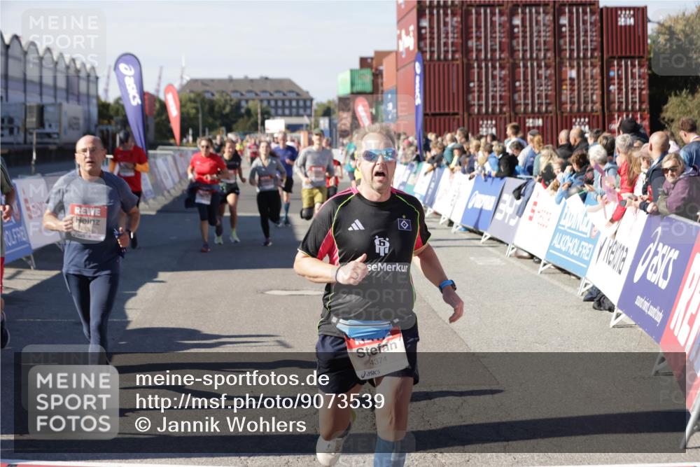 03.10.2025 - Köhlbrandbrückenlauf Jannik Wohlers http://msf.ph/oto/9073539 03.10.2025 13:15:56 Ziel 4374, 4495, 4548, 4677, 4805, 4833, 5022, 5023, 5217, 5800, 5801, 5867, 5868, 5879, 6270, 6271, 6301, 6445, 6507, 6536 meine-sportfotos.de