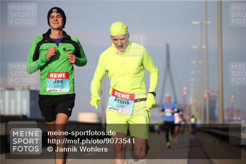 03.10.2025 - Köhlbrandbrückenlauf Jannik Wohlers http://msf.ph/oto/9073541 03.10.2025 09:39:36 Position 3 2701, 3460 meine-sportfotos.de