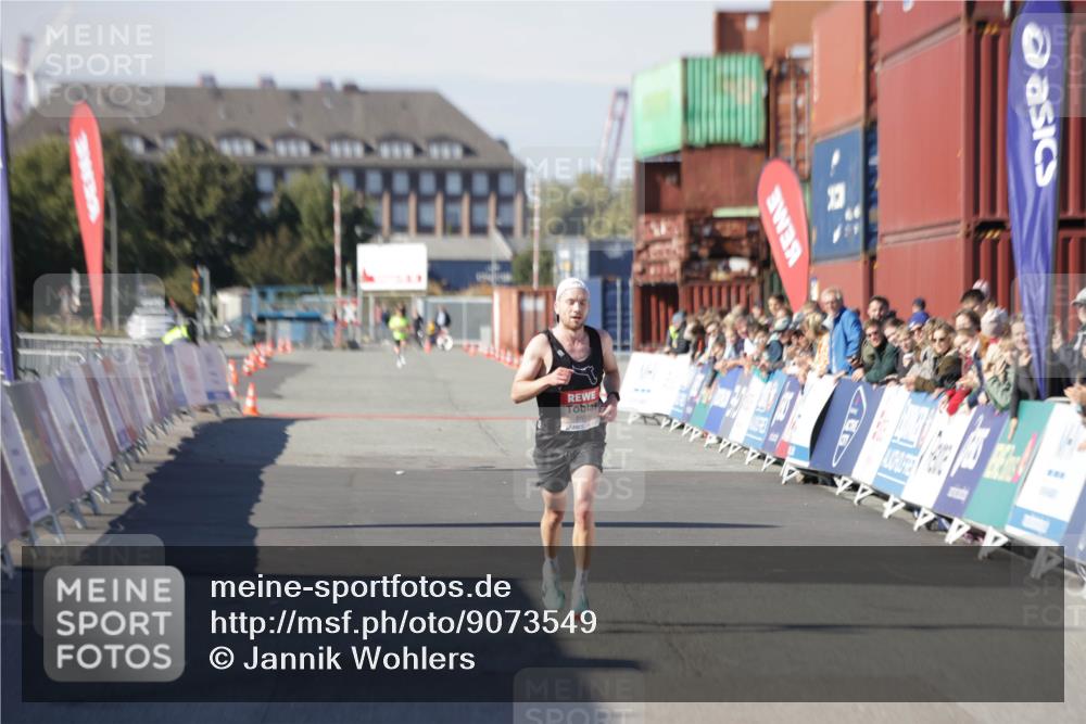 03.10.2025 - Köhlbrandbrückenlauf Jannik Wohlers http://msf.ph/oto/9073549 03.10.2025 12:44:53 Ziel 6610 meine-sportfotos.de