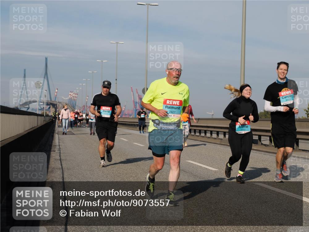 03.10.2025 - Köhlbrandbrückenlauf Fabian Wolf http://msf.ph/oto/9073557 03.10.2025 10:13:57 Position 3 2427, 3552, 3553 meine-sportfotos.de
