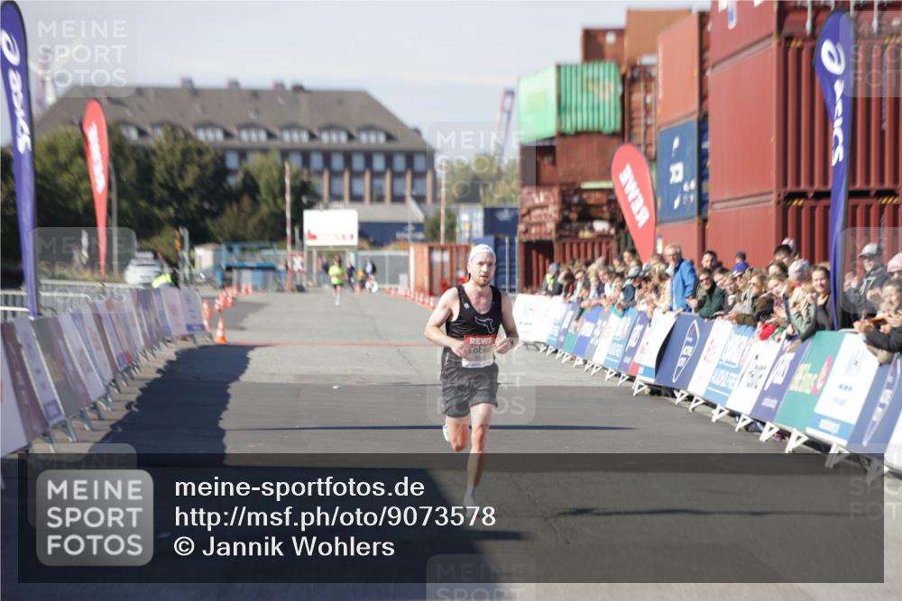 03.10.2025 - Köhlbrandbrückenlauf Jannik Wohlers http://msf.ph/oto/9073578 03.10.2025 12:44:53 Ziel 6610 meine-sportfotos.de