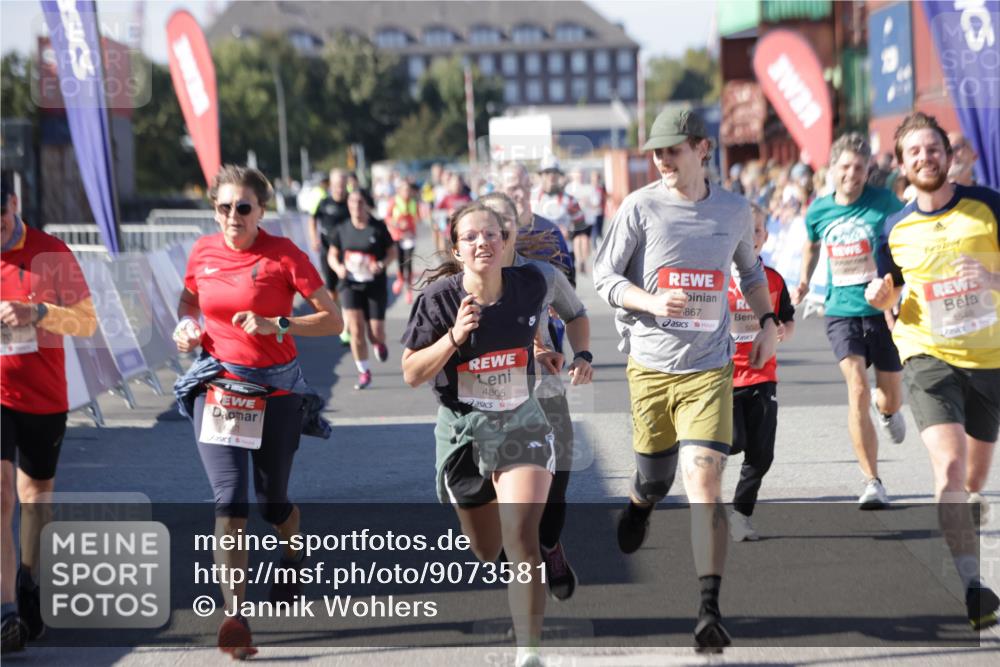 03.10.2025 - Köhlbrandbrückenlauf Jannik Wohlers http://msf.ph/oto/9073581 03.10.2025 13:15:57 Ziel 4374, 4495, 4548, 4677, 4805, 4833, 5022, 5023, 5217, 5801, 5867, 5868, 5879, 6270, 6271, 6301, 6445, 6507, 6536 meine-sportfotos.de