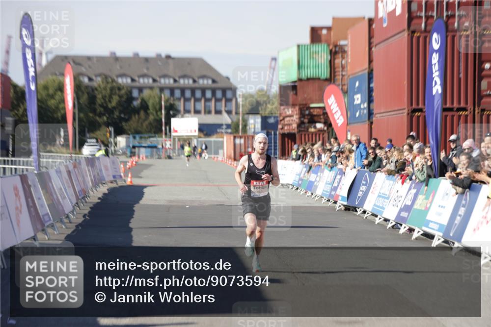 03.10.2025 - Köhlbrandbrückenlauf Jannik Wohlers http://msf.ph/oto/9073594 03.10.2025 12:44:53 Ziel 6610 meine-sportfotos.de
