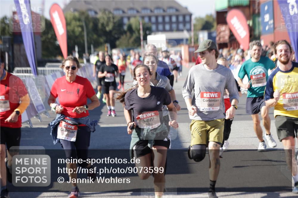 03.10.2025 - Köhlbrandbrückenlauf Jannik Wohlers http://msf.ph/oto/9073599 03.10.2025 13:15:57 Ziel 4374, 4495, 4548, 4677, 4805, 4833, 5022, 5023, 5217, 5801, 5867, 5868, 5879, 6270, 6271, 6301, 6445, 6507, 6536 meine-sportfotos.de