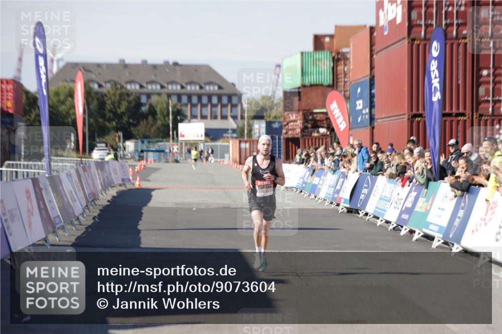 03.10.2025 - Köhlbrandbrückenlauf Jannik Wohlers http://msf.ph/oto/9073604 03.10.2025 12:44:53 Ziel 6610 meine-sportfotos.de