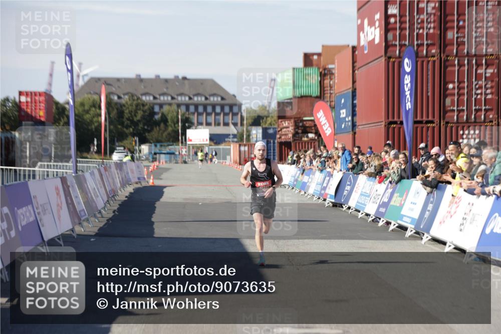 03.10.2025 - Köhlbrandbrückenlauf Jannik Wohlers http://msf.ph/oto/9073635 03.10.2025 12:44:53 Ziel 6610 meine-sportfotos.de